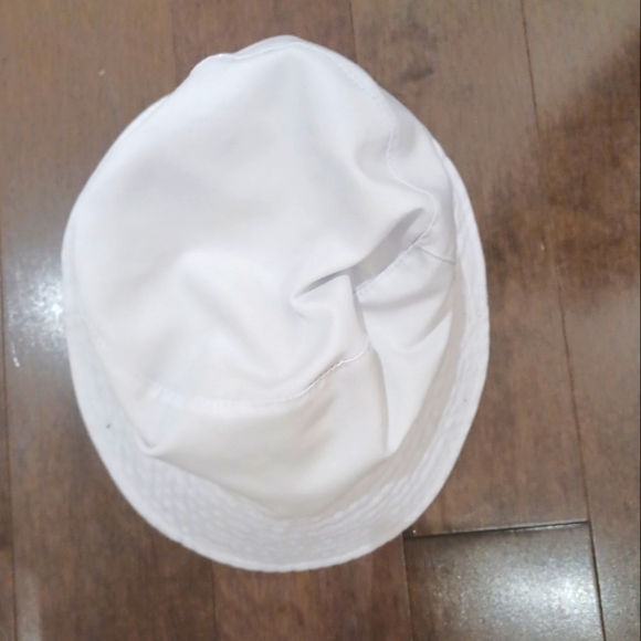 Alice + Olivia reversible bucket hat - Picture 8 of 8